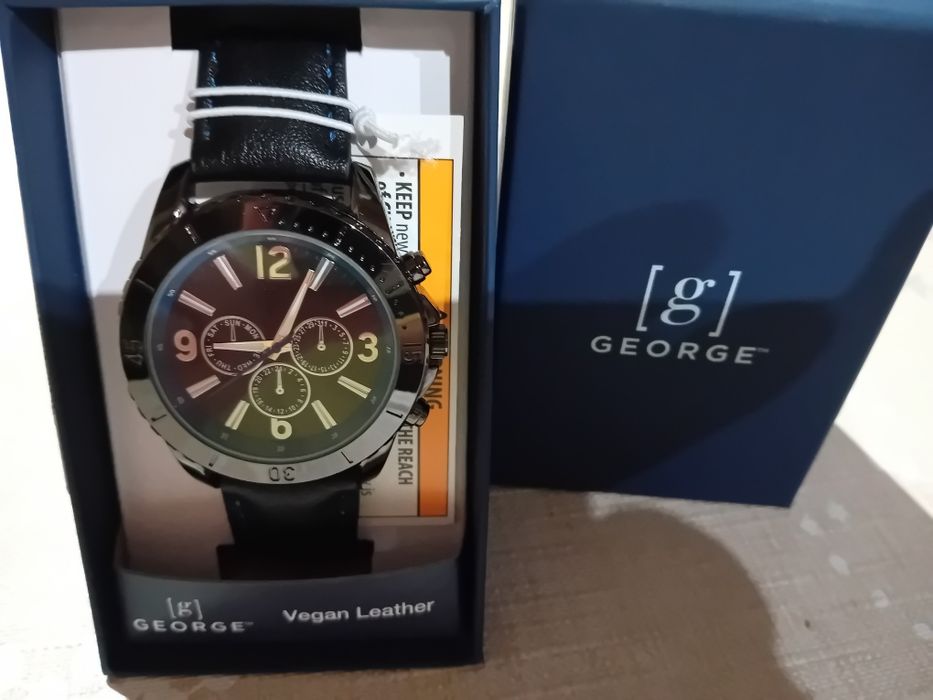 Продавам чисто нов кварцов часовник