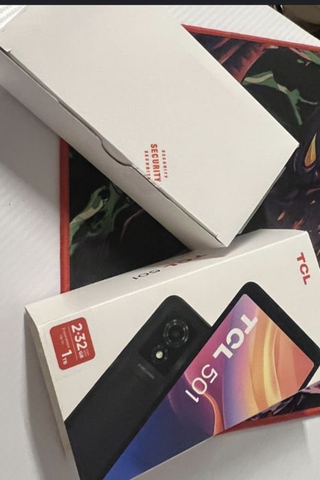 Vând telefonul TCL 501 nou sigilat, liber de retea
