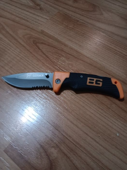 Vand unealta de colectie Gerber Bear Grylls noua