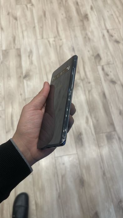 Самсунг S10 5g холати яхши экран Pixel куймаган мазза килиб ишлатасз