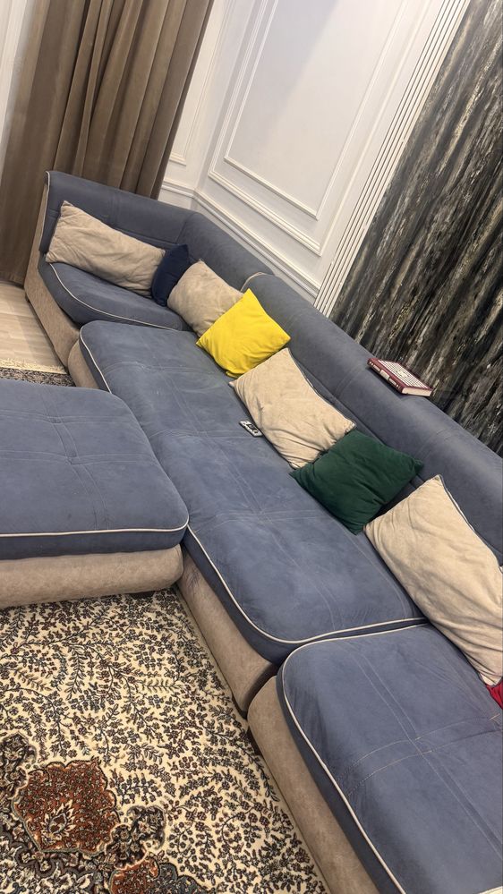 Ugolok divan sotiladi