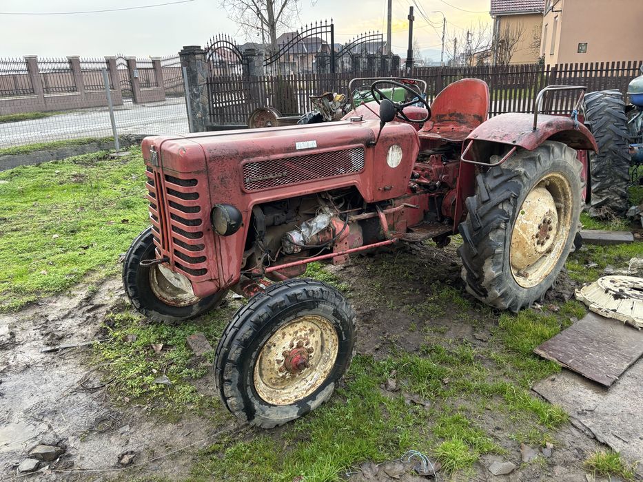 Dezmembrez mccormick b 275 international