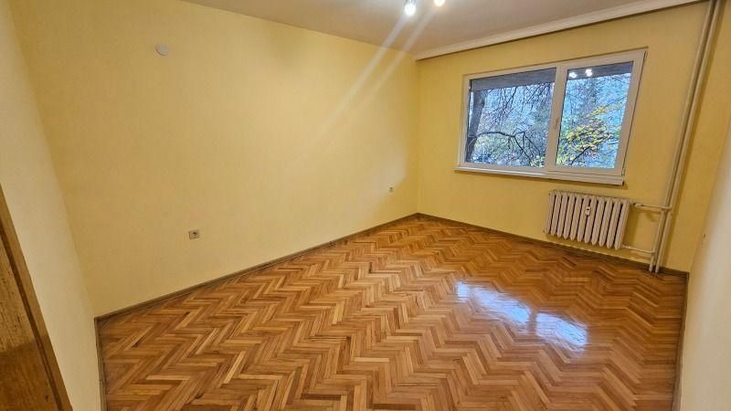 Двустаен апартамент в ж.к. Иван Вазов.