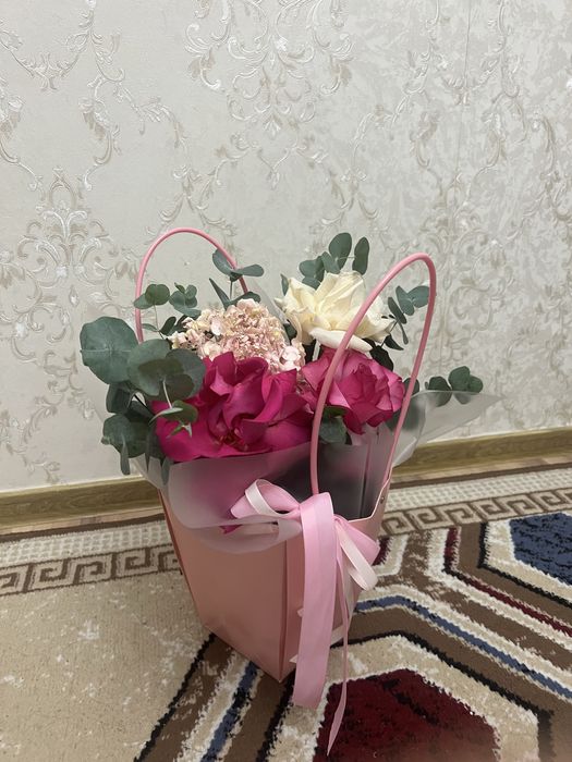 Состояние идеальное, букет не завядший. Цена: 15 000 тг, торг есть.