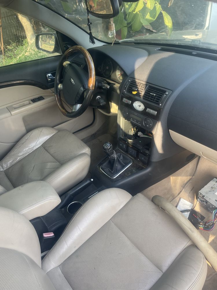 Dezmembrez Ford Mondeo  ghia  2.0 tdi