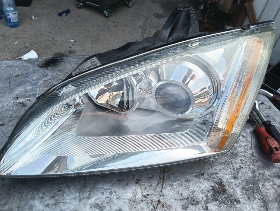 Faruri far stângă dreapta xenon Ford focus 2 europa