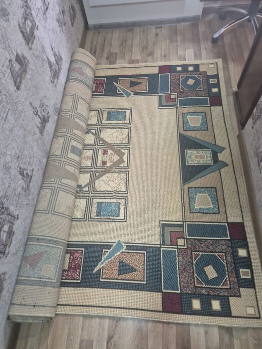 Продам ковёр 2×4