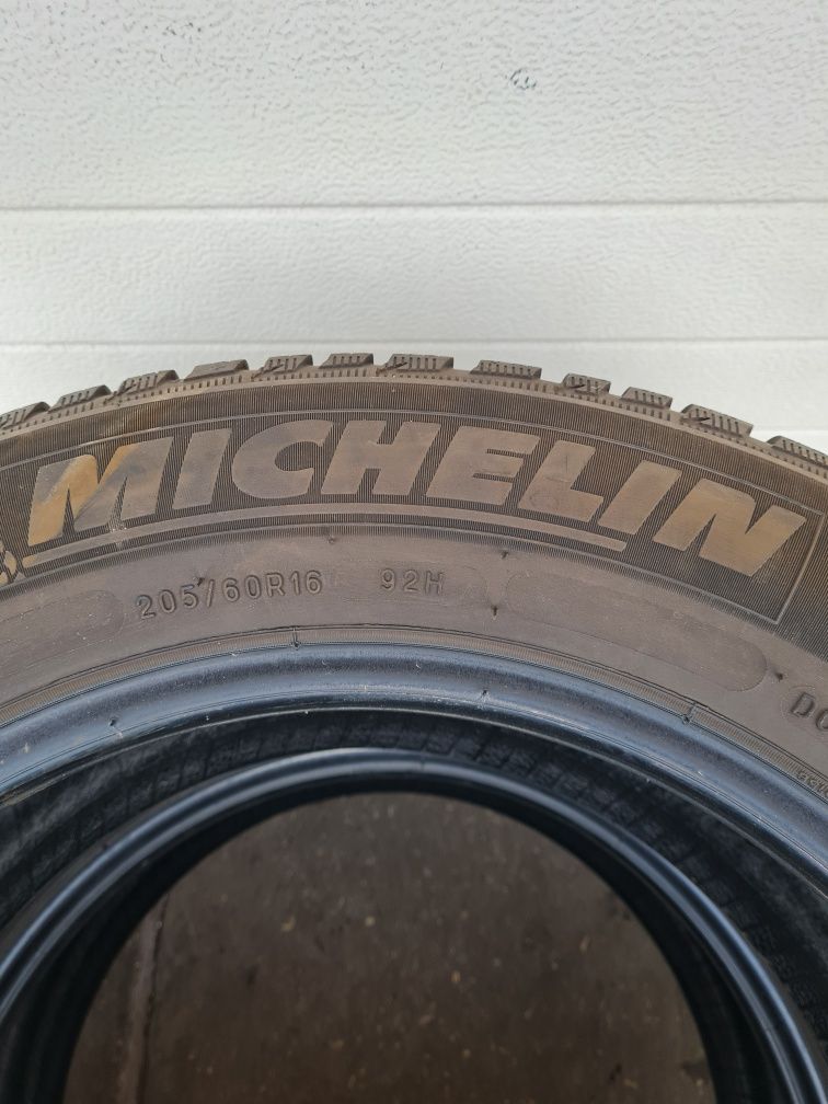 Зимни гуми 2 броя MICHELIN Alpin5 205 60 R16 дот 3219