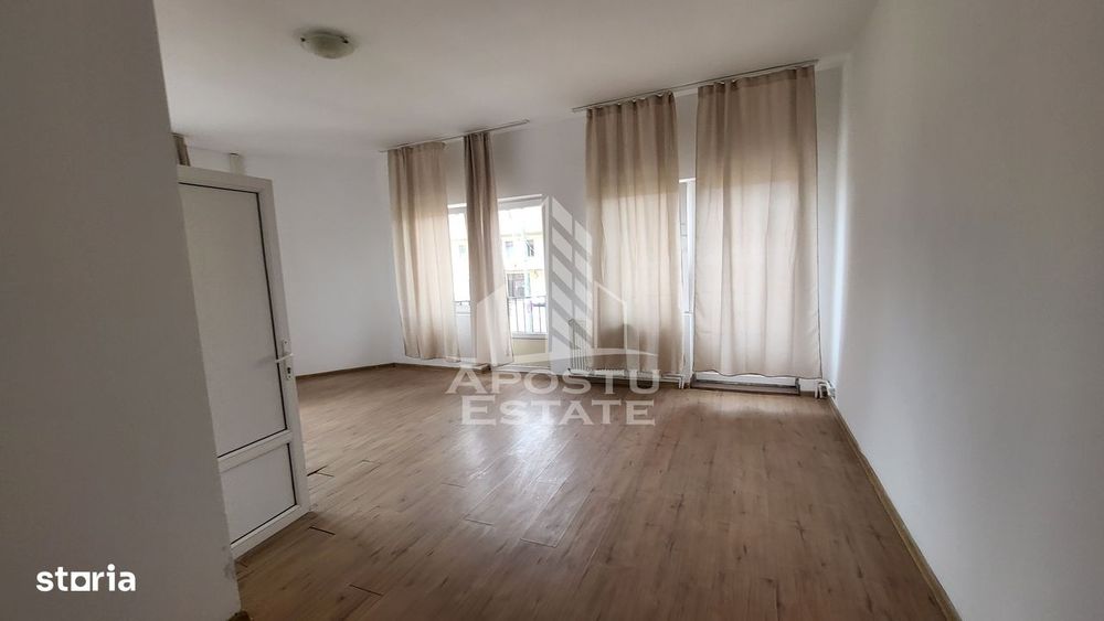 Locatie pentru muncitori,20 de apartamente cu o camera si baie proprie