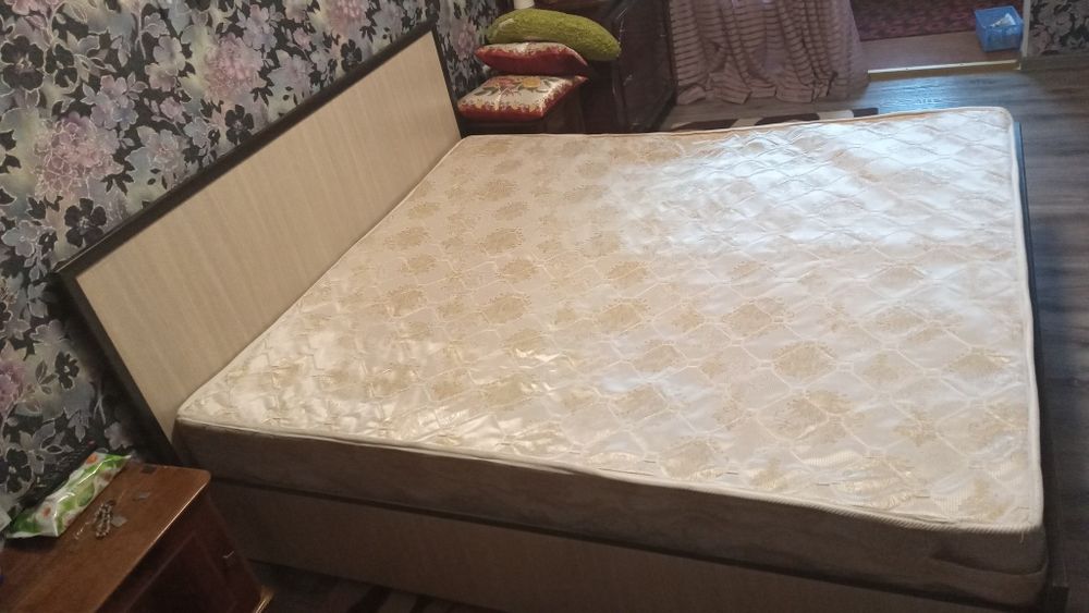 Двухспальная кровать