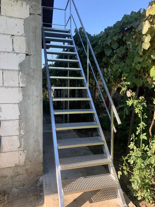 Scara metalica zincata  exterioara pentru ,case, beciuri și incendii