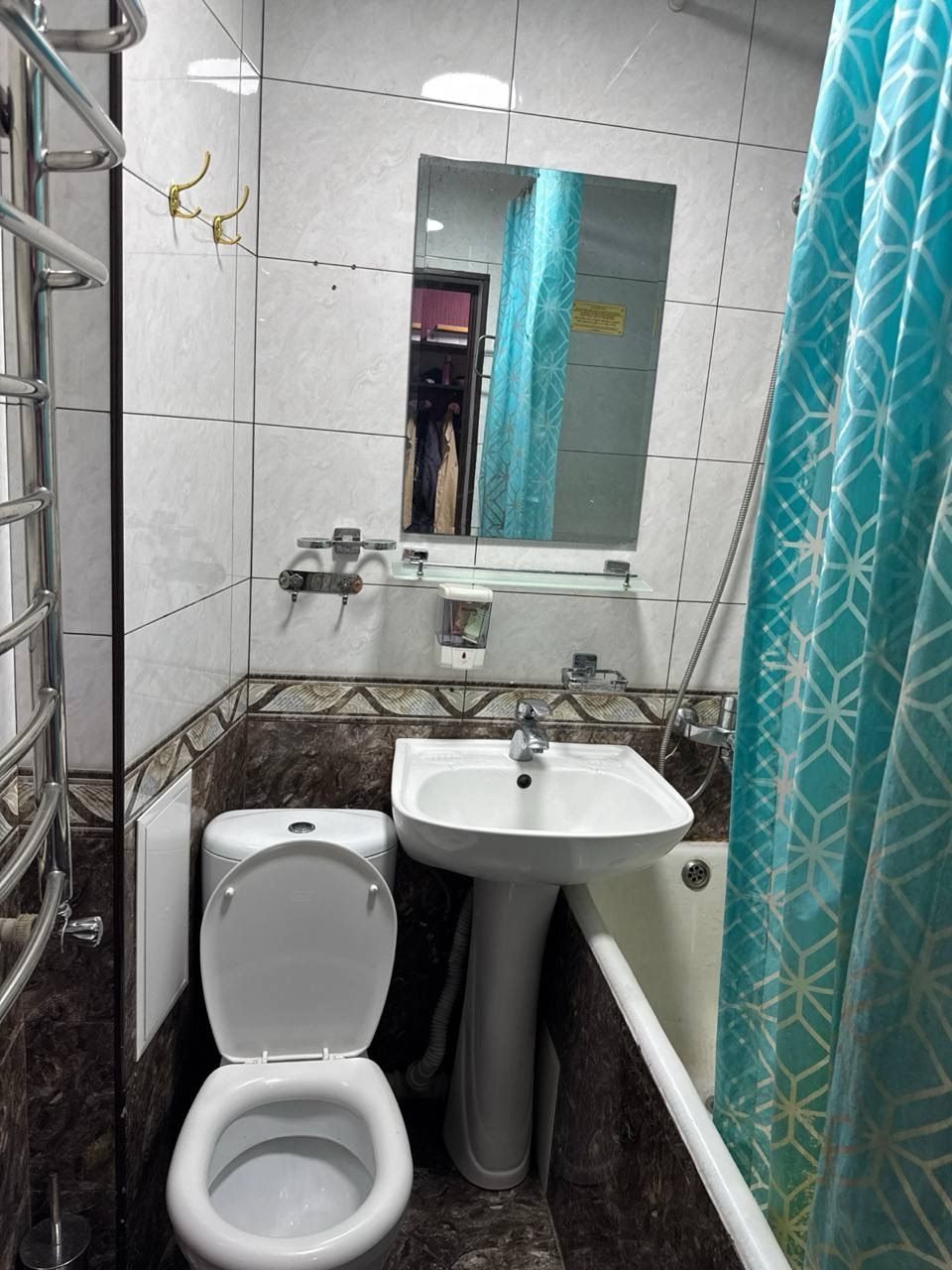 СРОЧНО!!! Ялангач, 2-ком. кирпич 1-этаж, балкон 2×4 с ремонтом.
