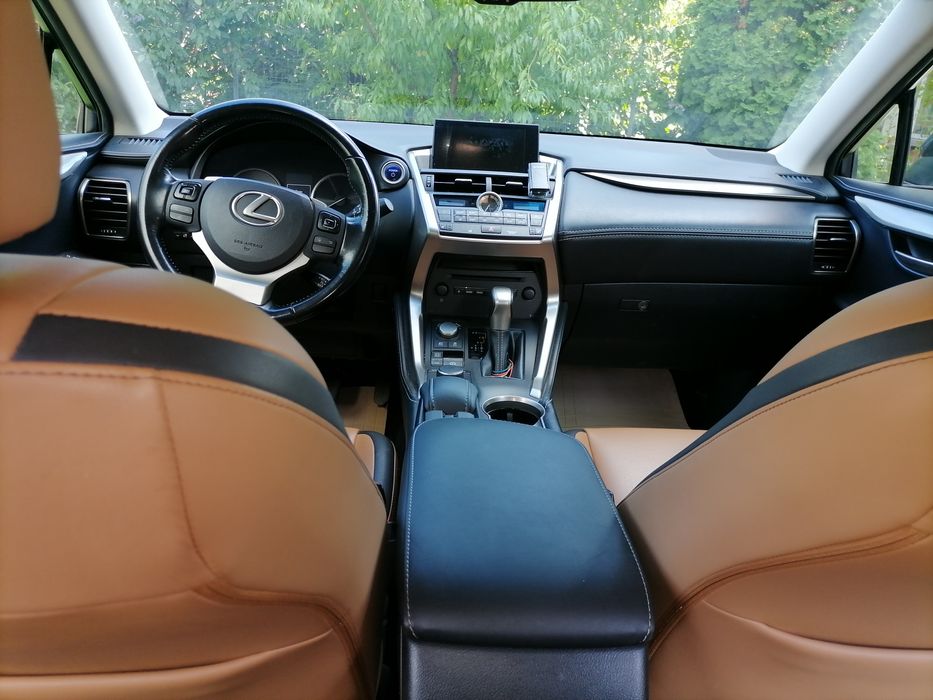 Lexus NX 300 Hybrid Impecabil