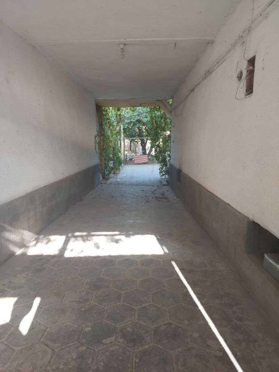 Jizzah Shahrida hovli sotiladi