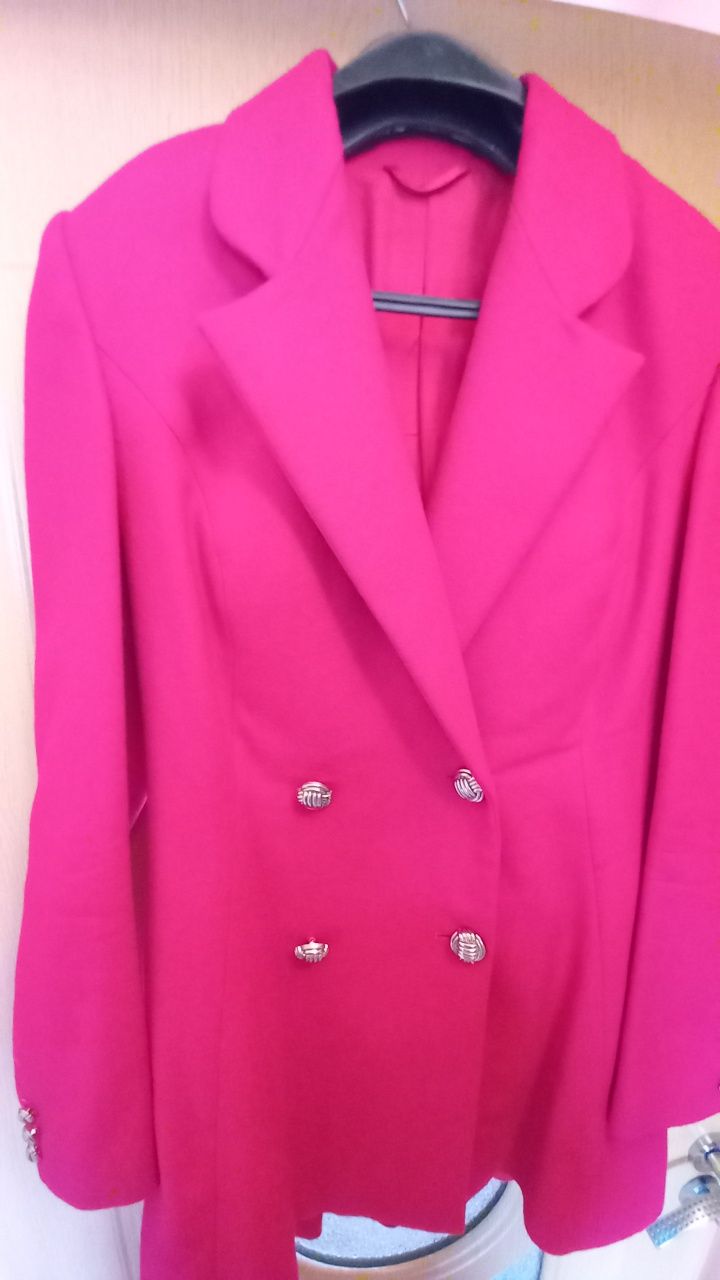 Vand costum nou(fusta+sacou),stofa lana calitate superioara
