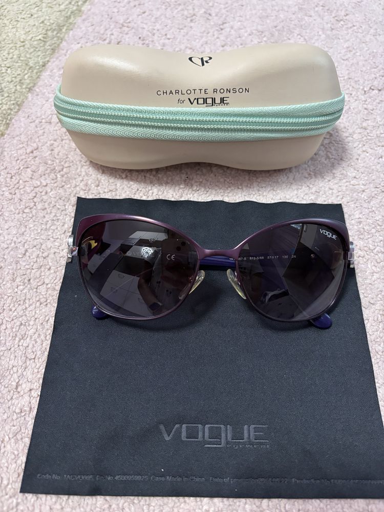 Слънчеви очила Vogue с рамка пеперуда