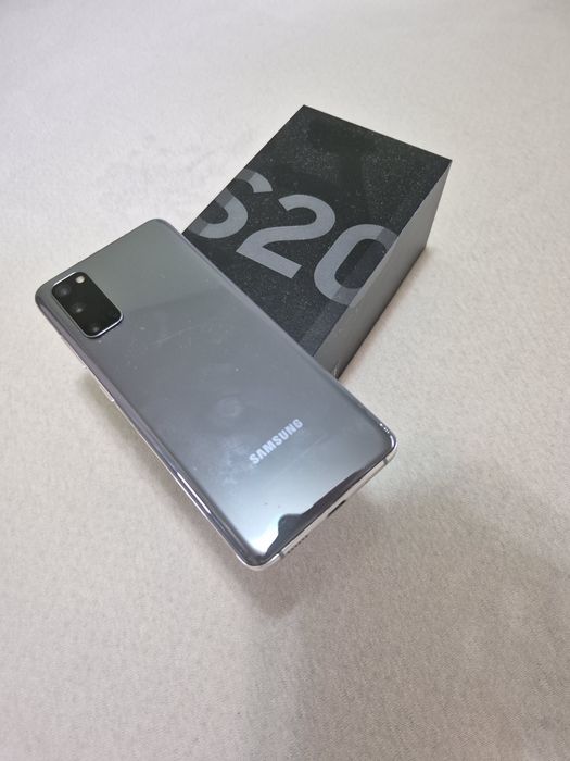 Продавам SAMSUNG S20
