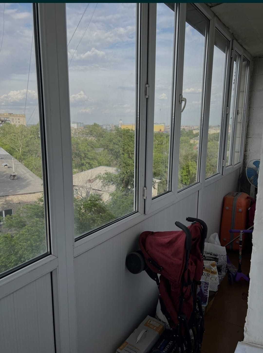 Продам 3х ком.Город Н.Абдирова,улучшен,кухня-7,5 кв.,кирпич-2 лоджии