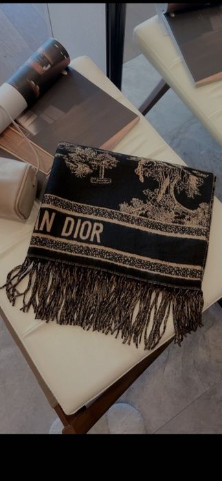 Fular Christian Dior, model 2026