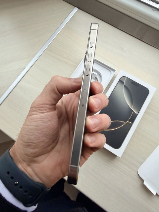 iPhone 16 Pro Max Natural Titanium 256GB