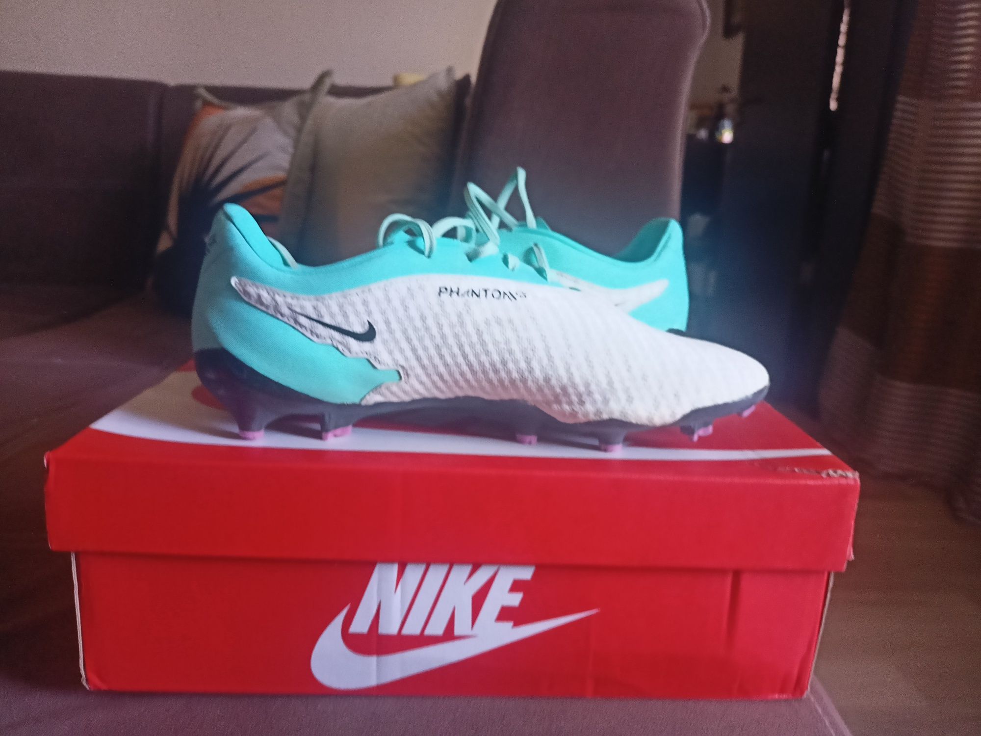 Футболни бутонки Nike Phantom GX