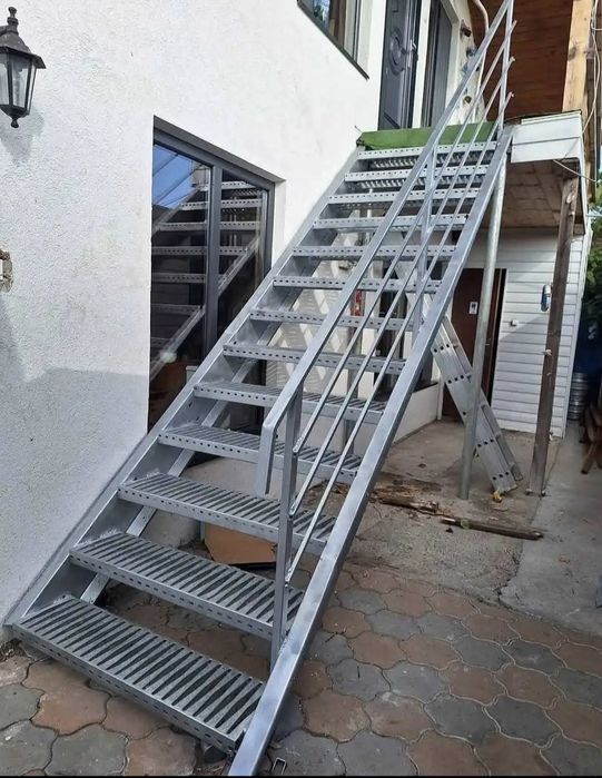 Vând scări zincate