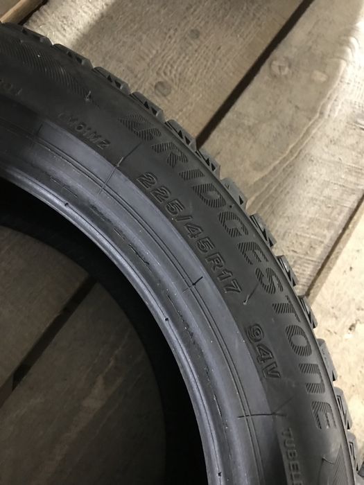 2 Anvelope de iarna 225 / 45 / 17 Bridgestone