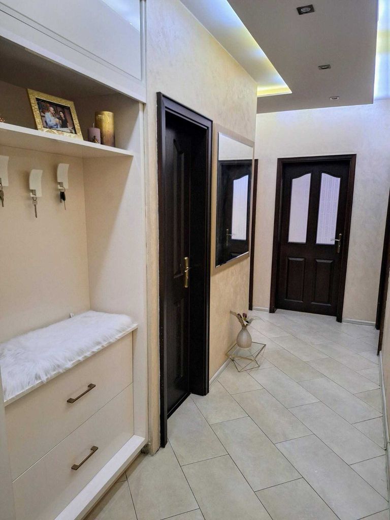 Продава се Тристаен апартамент в Пловдив, Гагарин - 93 кв.м за 1871 €/кв.м - Снимка #12