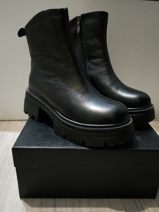 Продам зимние ботинки 38