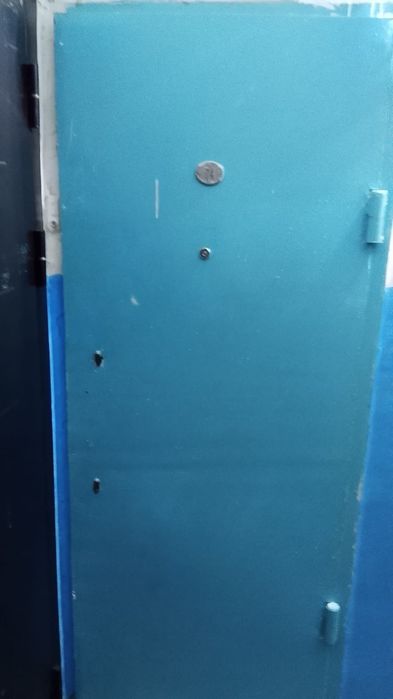 Продам железный дверь!!!