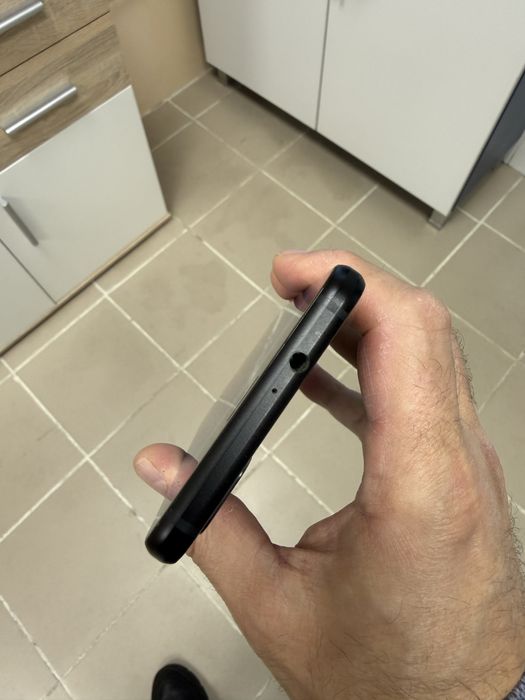 ZTE Blade V9 3/32gb - отличен