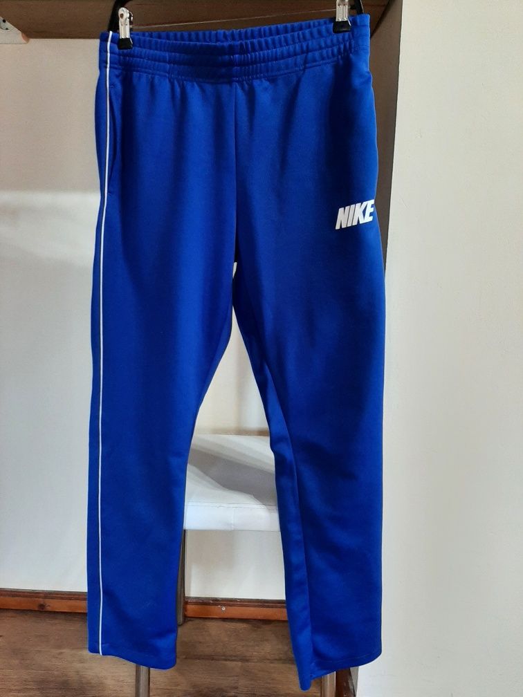 Adidas, Nike, Uniqlo.