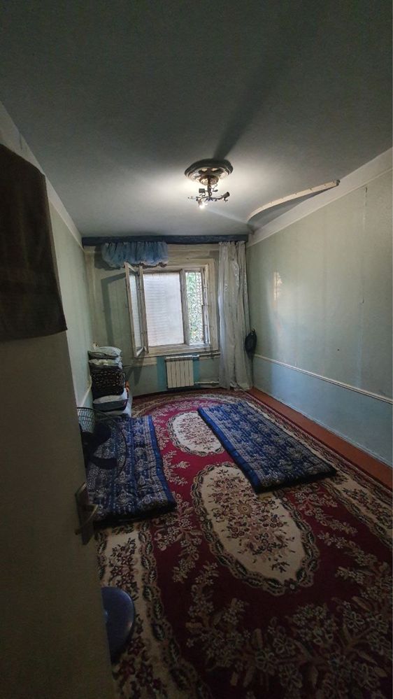 Продаю. Алгоритм 31 . 4 х комнатная Срочно.