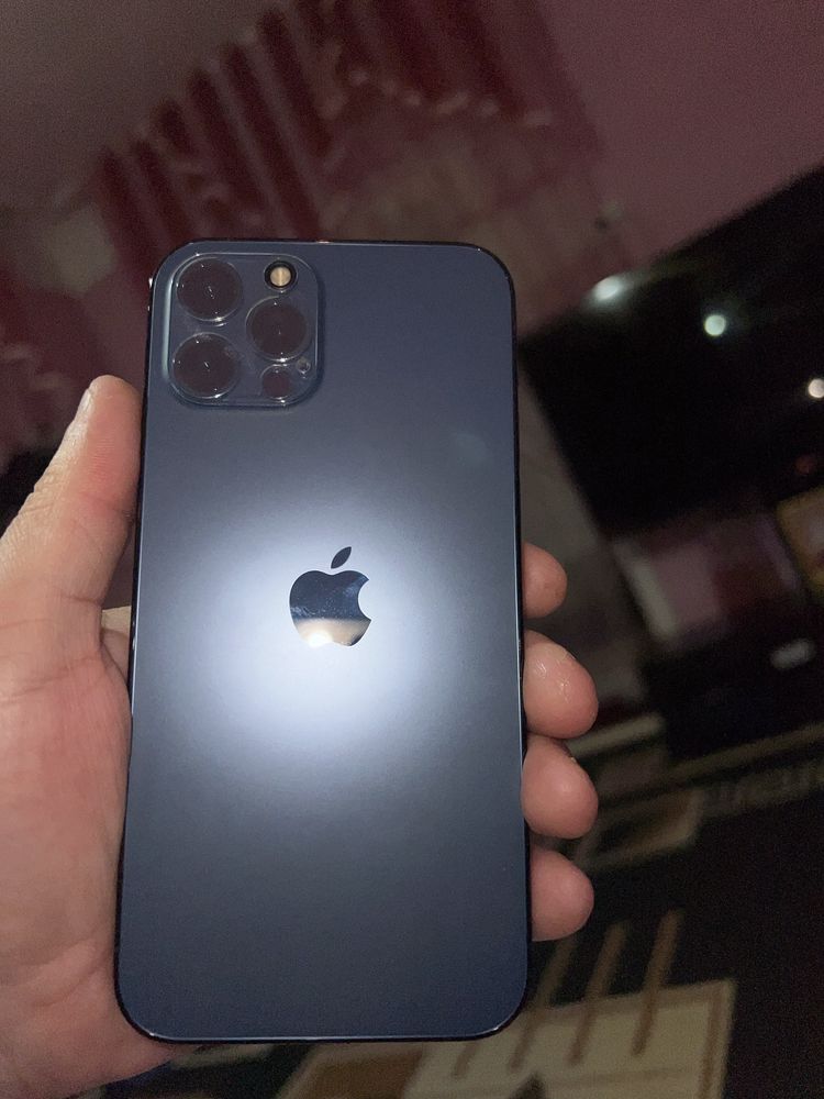 Iphone 12 pro sotiladi karobka bor xolat zur