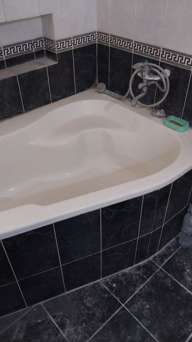 Ванна чугунная сотилади.