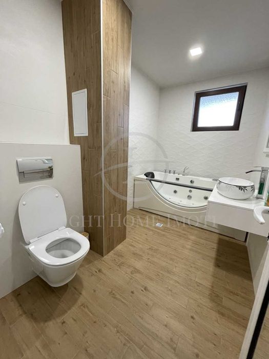 Продава се Четиристаен апартамент в Пловдив, Остромила - 145 кв.м за 1518 €/кв.м - Снимка #12