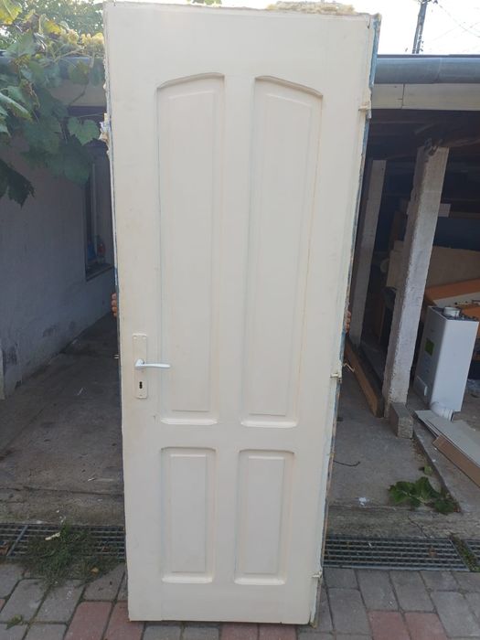 Vând urgent ușă de baie 2.05xo.70 și toc