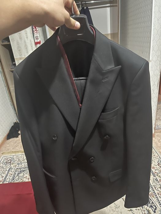 Прдам костюм черный