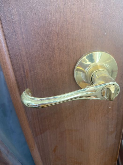 Двери межкомнатные, входная.