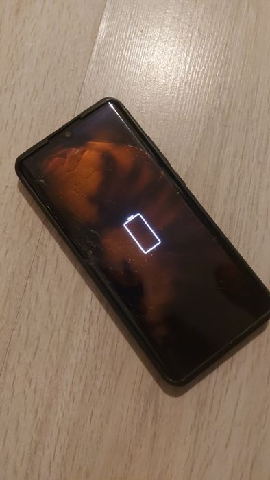 Xiaomi 10 lite счупено стъкло