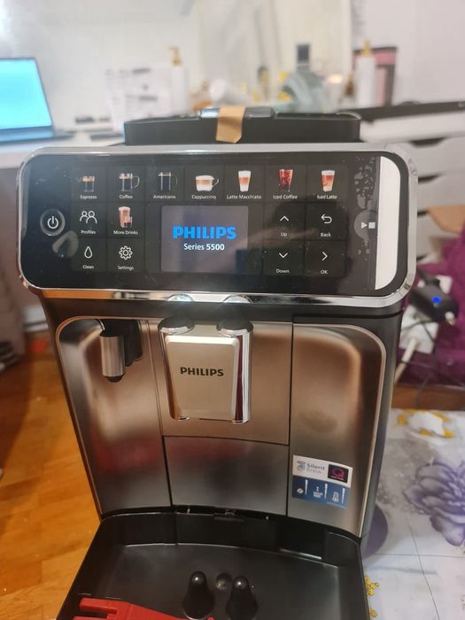 Nou Espressor automat Philips LatteGo Seria 5500