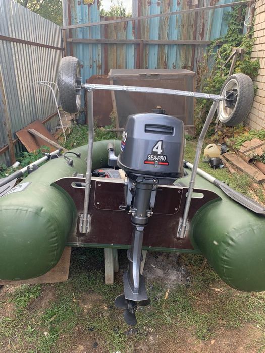 Лодка с мотором 2-х местная длина 3,6 метра