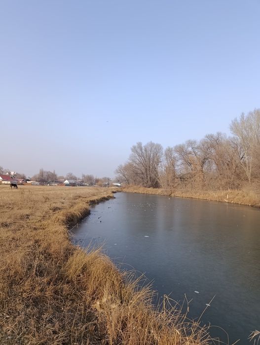 Продам участок с озером