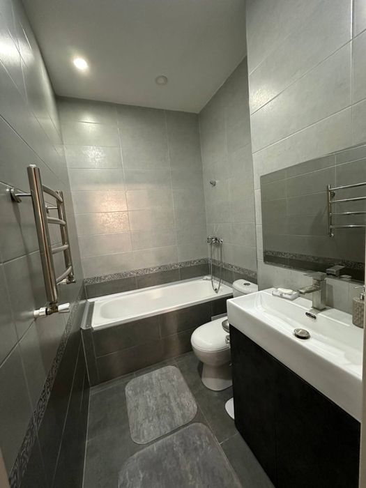 Продается двух уровневая квартира