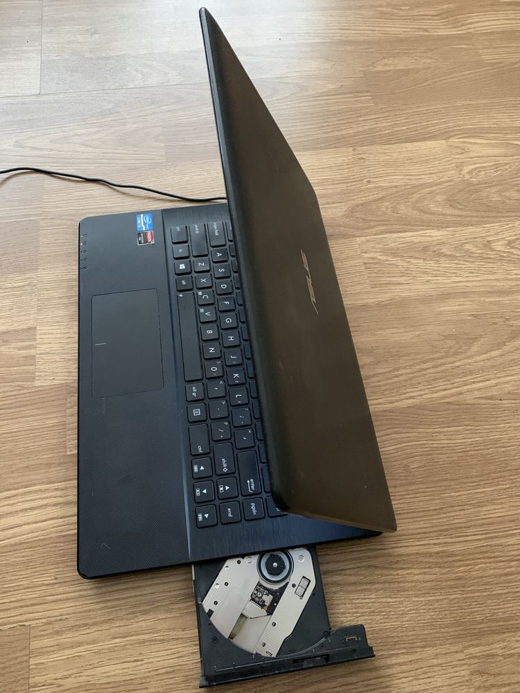 Laptop Asus Slim intel core i3,Display 14,500gb,4gb ram cititi anuntul