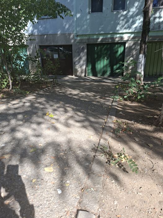 Închiriez garaj Drumul Taberei - zona Valea Argeșului