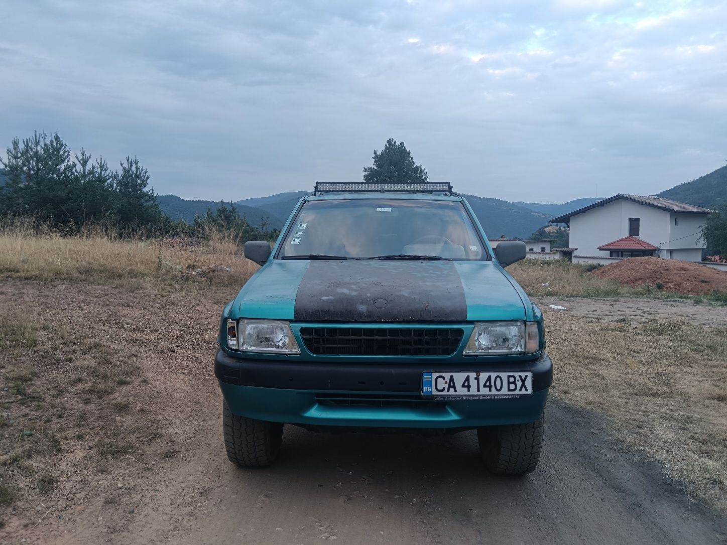Продавам Опел Фронтера