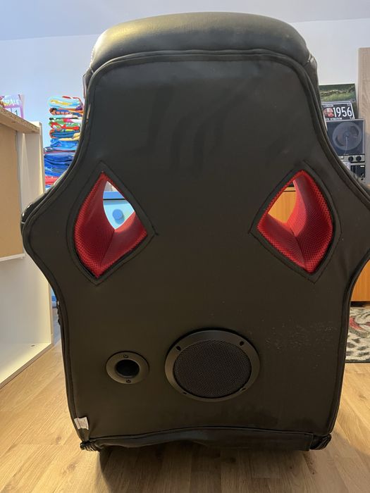 Fotoliu gaming cu sistem audio incorporat