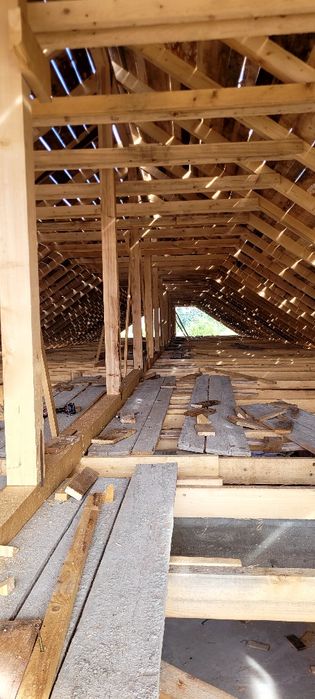 Executăm Acoperișuri si reparatii țiglă sau tablă