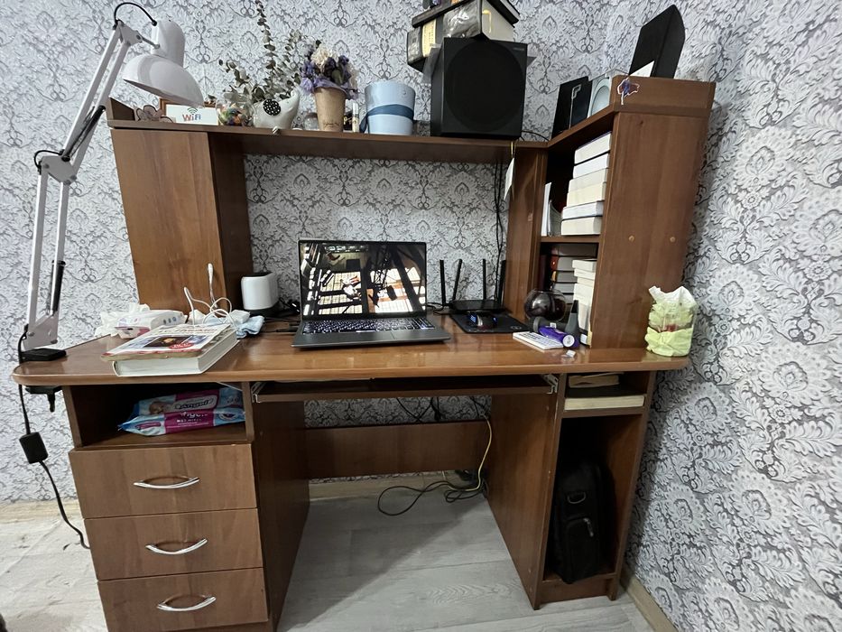 Отдам компьютерный стол